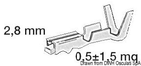 Messingistä valmistettu naarasliitin
