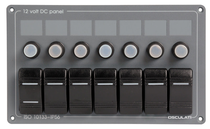 Alumiinista valmistettu sähköinen ohjauspaneeli, jossa harmaa polykarbonaattietupaneeli