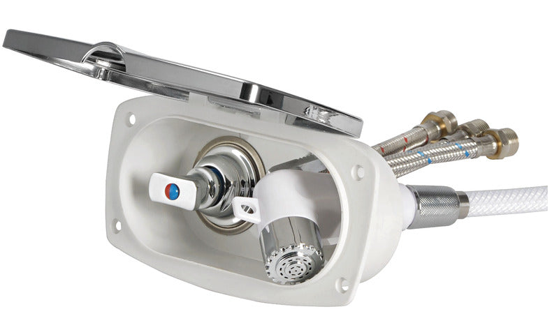 Uusi Edge-terassisuihku Boris-sekoittimella ja painonappisuihkupäällä