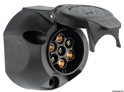 7-napainen pistoke ja pistorasia