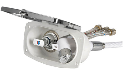 Uusi Edge-terassisuihku Boris-sekoittimella ja painonappisuihkupäällä