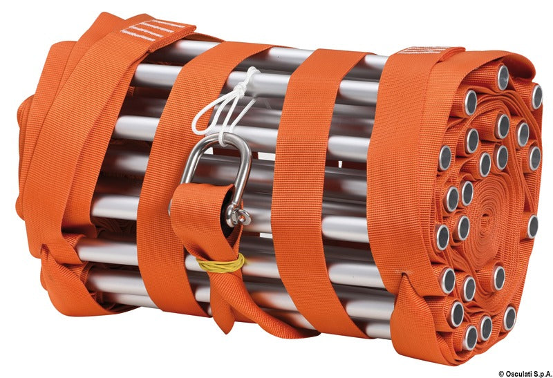 Anti-torsion ladder for mast climbing